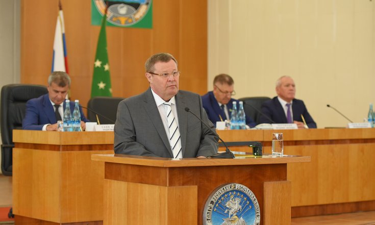 10 сентября 2017 г. полномочный представитель Президента Российской Федерации в Южном федеральном округе Владимир Устинов принял участие в заседании Государственного Совета – Хасэ Республики Адыгея